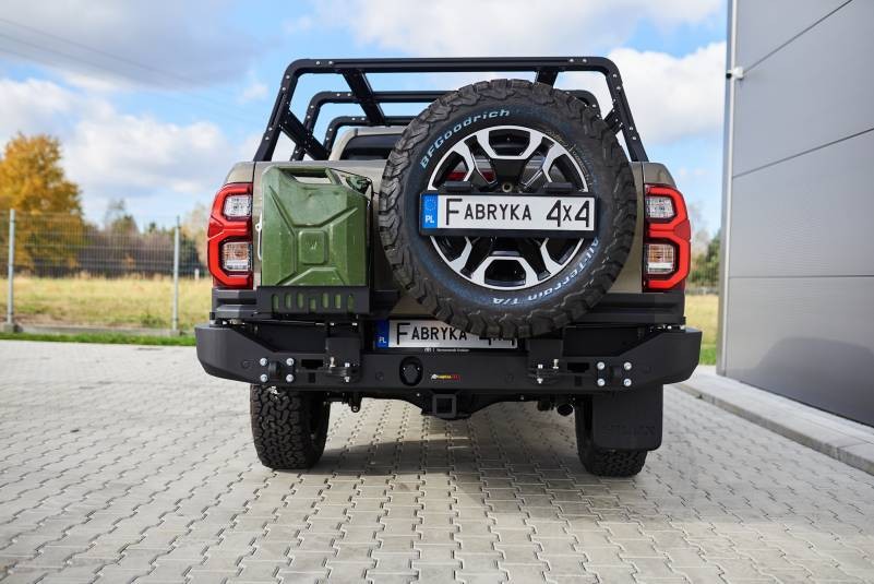 Parechoc arrière court FABRYKA 4X4 ZHM avec porte-jerrycan gauche KHLIHD et porte-roue droit MHL