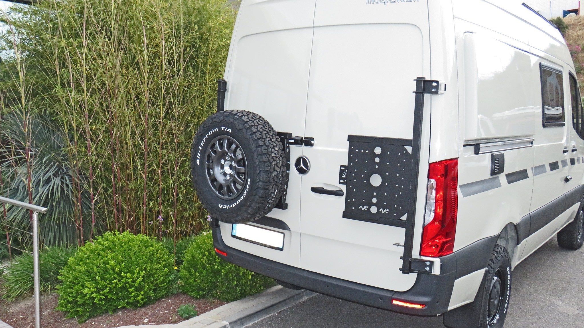 Porte-roue sur Porte Arrière Gauche Inox N4-OFFROAD Mercedes Sprinter 4x4 2006-2019