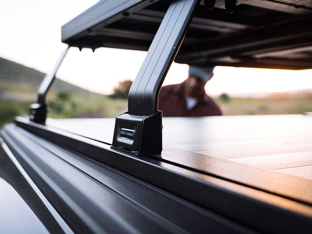 Galerie FRONT RUNNER Slimline II pour benne de Jeep Gladiator (2020 - jusqu'à présent) avec un EGR RollTrac 